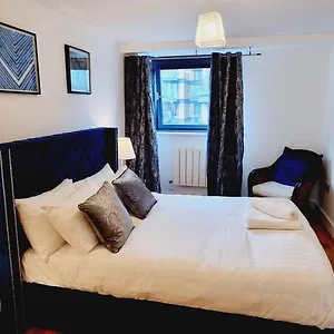 Waterside Canary Wharf Apartment London