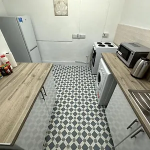 Apartment Spectacular 2 Bedroom On Tower Bridge, London