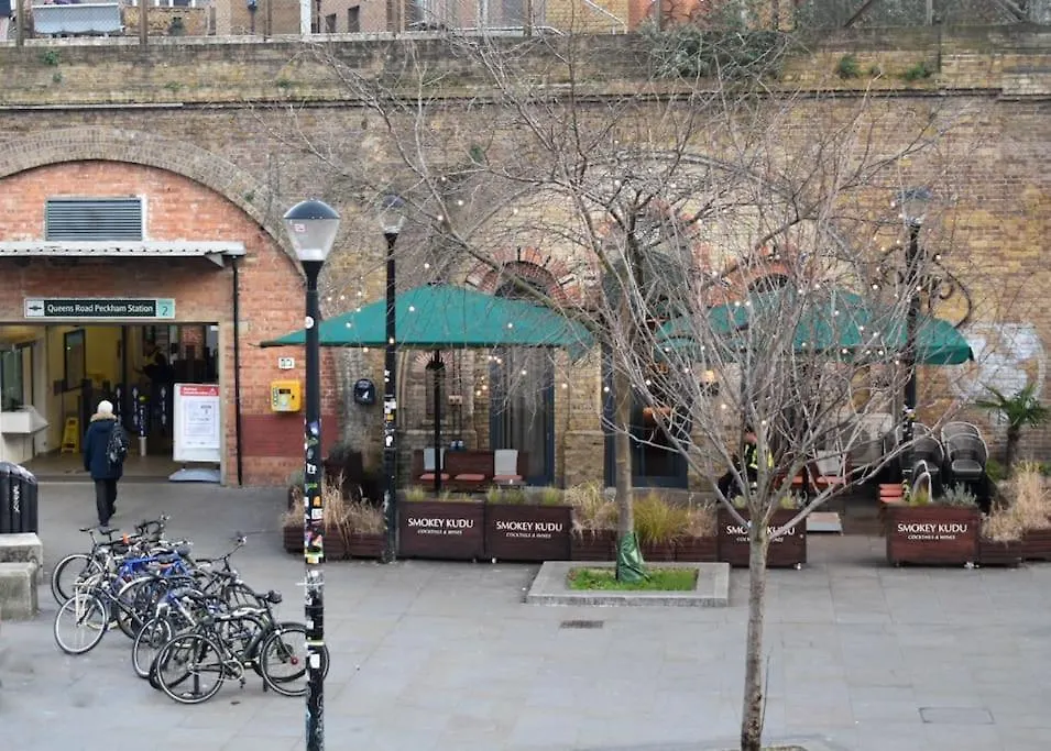 Stylish Peckham Apartment 10 Seconds From Station London 0*,