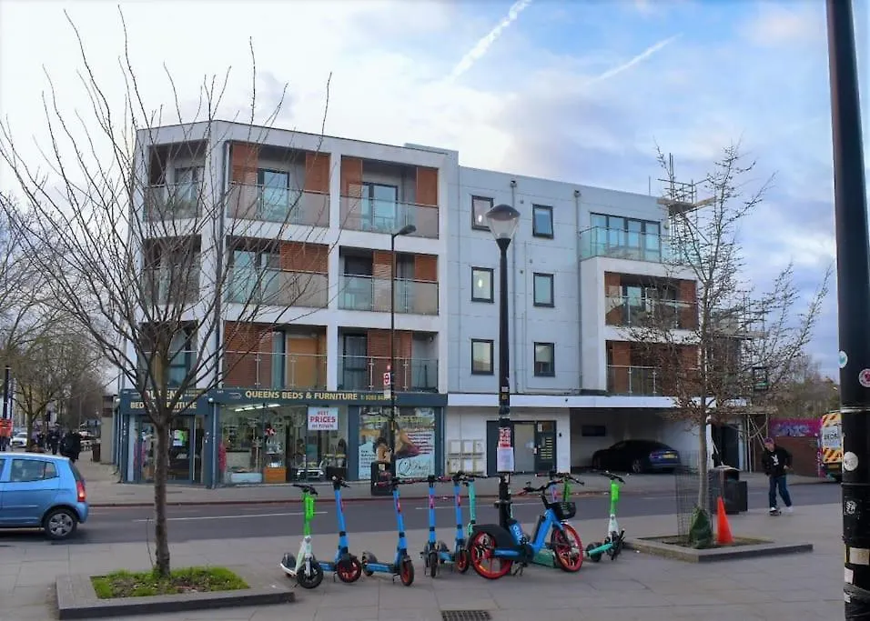 Stylish Peckham Apartment 10 Seconds From Station London