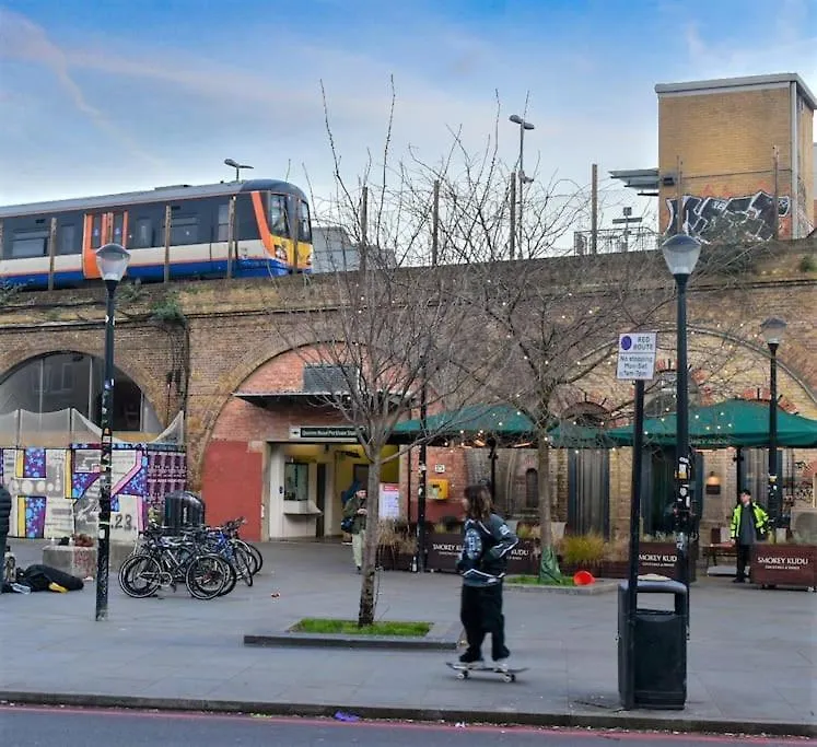 Stylish Peckham Apartment 10 Seconds From Station London