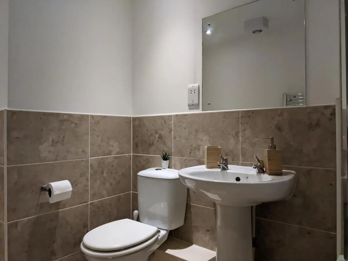 Stylish Peckham Apartment 10 Seconds From Station London