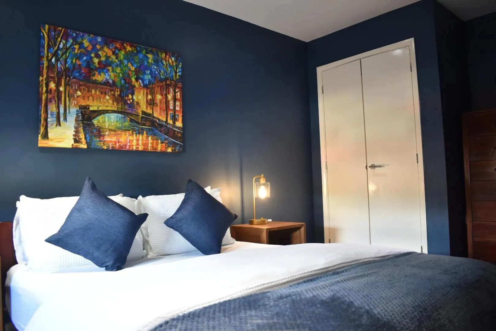 Stylish Peckham Apartment 10 Seconds From Station London